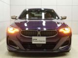 一目でBMWと解る存在感。象徴的なキドニーグリルを中心にシャープなヘッドライトと力強い表情が融合。スポーティーさとエレガンスを兼ね備えたBMWならではのフロントフェイスです。
