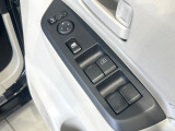 【電動格納ミラー】サイドミラーは電動格納式となっており、狭い駐車場でもキズがつくリスクを抑えられます。