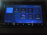フルセグTV搭載。DVD・CD再生、Bluetoothオーディオに対応しています。
