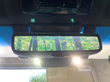 【デジタルインナーミラー】後席の大きな荷物や同乗者で後方が確認しづらい時でも安心!カメラが撮影した車両後方の映像をルームミラー内に表示。クリアな視界で状況の確認が可能です!
