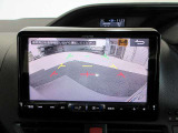 バックカメラで後方がリアルタイム映像で確認できます!商業施設や駐車場での駐車時や、夜間のバック時にも安心です♪