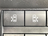 【両側パワースライドドア】スマートキーや運転席のスイッチで後席両側スライドドアの開閉が可能♪電動だから力を入れてドアを開ける必要が無く、小さなお子様でも簡単に開け閉めでき快適です♪