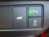 オートバックドアの操作も運転席で操作可能です。