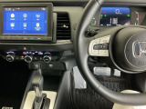 ホンダ純正メモリーナビ搭載なので、遠方へのドライブもお任せ下さい!ステアリング左手側にオーディオ関連のコントロールスイッチを配置しています。操作時は視線を逸らすことなく運転に集中できます