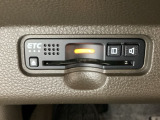 ハンドルの左下にETCがついています。高速道路の料金所の通過も楽々です。 カードの取り出しもしやすい場所についています。