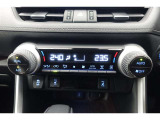 ★運転席と助手席でそれぞれお好みに合わせて温度設定が行えるフルオートエアコンです。外気温や室温、日射量を感知し、吹き出し温度、風量を緻密に制御します