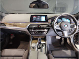 ☆センターパネルを運転席側に僅かに傾けたBMW独特のインパネ☆【駆け抜ける歓び】はここからもスタートしております☆