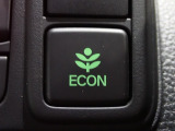 エンジン、エアコンなどを制御し低燃費な『ECONモード』に、また走りを楽しみたいとき、空調など快適性を重視したいときにはスイッチOFFで通常モードに切り替えができます!