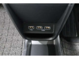 スマートフォンなどの音楽再生が可能なUSB接続ジャック装備車両です♪♪♪