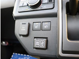 『1台』のお車に対して、3名体制で日々議論を重ね仕入れを行っております。