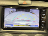 ステアリングと連動したガイド機能付きリヤモニターを装備しております。