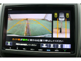 バックカメラを搭載しておりガイドラインも表示されますので車庫入れも安心ですね♪
