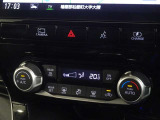 車内を快適に、オートエアコンを装備しています。