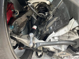 お車を安心してお乗りいただく為には、足回りの定期点検が欠かせません。サービスサポート(有償保証)では無料点検もご提供しており、安心のカーライフをお過ごしいただけるサポート体制が整っています。