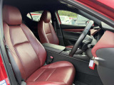 運転席シート廻りは使用感も少なく、良好な状態となっています。前オーナー様が丁寧に使っていたことがよくわかりますね。