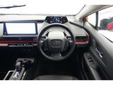 スポーティームード溢れる運転席周りですね。 クイックなドライビングに対応できるよな運転席回りになっています。 ドライブがますます楽しくなりますね!