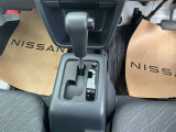 操作が簡単なシフトレバーですのでストレスなく運転が出来ますよ!