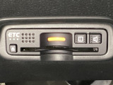 ハンドルの左下にETCがついています。高速道路の料金所の通過も楽々です。 カードの取り出しもしやすい場所についています。