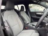 VOLVOのシートは人間工学に基づいた設計となっており長時間の運転でも疲れにくいと定評があります。