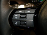【ステアリングリモコン】ステアリングにオーディオ調節可能なスイッチが装備されていますので運転中でも視線をそらさずにオーディオの調節が可能です!