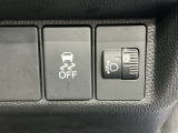 車がカーブの外側へ膨らんだり内側へ巻き込んだりする挙動を防止し安定した走行をサポートする横滑り防止装置付きです!