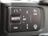 アダプティブクルーズコントロールは、前方の車両の速度に合わせて安全な車間を保ち、先進のクルージングをサポート。安心ができ、より快適なドライブをサポートいたします。