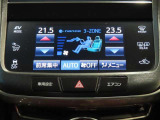 左右独立温度コントロールフルオートエアコンです。運転席、助手席それぞれで独立して温度設定ができます。冷え性の方が乗っても安心ですね♪