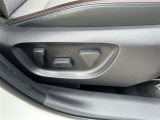 パワーシート搭載。微妙な調整が手軽にでき、最適なポジションで運転することが可能です。