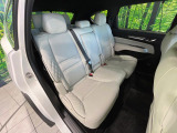 後部座席も気になるようなキズ・汚れやへたり等、大きなダメージはなく、良好な状態です。