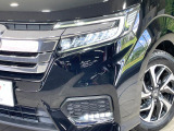 【LEDヘッドライト】悪天候や夜間走行時も良好な視界を確保し安心して運転できる高輝度LEDヘッドライトを装備!点灯速度が早く、消費電力も抑えられています。