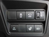 ステアリングヒーター付き。寒い日のドライブも、手のひらから温めてくれます。