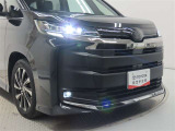 高輝度で点灯速度が速く、しかも消費電力の少ないLEDヘッドライトが装備されています!LEDの明るい光が走行中の視界の確保をサポートして、夜のドライブがより楽しく安全に運転できます♪
