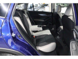 レイバックは広くて居住性に優れた後席です。車高が高いので乗り込むというよりは座る感覚に近いので、高齢の方も楽に乗り降りができます。