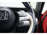 Hondaセンシングの機能のひとつ、アダプティブクルーズコントロール付!アクセルから足を離しても設定したスピードと前車との車間を保ち走行してくれます!車線維持もアシスト☆高速道路で疲労軽減ですね☆