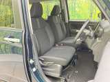 運転席シート廻りは使用感も少なく、良好な状態となっています。丁寧に使われていたことがよくわかりますね。