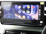 Apple CarPlay、Android Auto 対応。スマホを接続するとタッチスクリーン上でマップ、通話、メッセージ、ミュージックなどのアプリをスマホ同様に操作できるミラースクリーン機能搭載