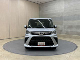 お車購入のポイントとなるフロントマスクです!シャープな目つきが印象的なデザインのヘッドランプです。