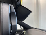 自動防眩機能を備えたルームミラー。ETC車載器を搭載しておりスタイリッシュかつ機能性を兼ね備えております。
