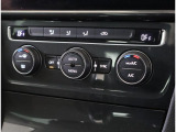 2ゾーンオートエアコン付きです!運転席側と助手席でそれぞれの温度調節が可能です!
