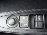 運転中、視線を外さず操作が可能なマツダコネクトのコントロール部分です。大きなダイヤルとスイッチで構成されているので、とても操作がし易いです。