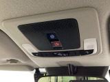 【SOSボタン】体調が悪くなったときや、事故に遭遇したとき、あおり運転にあっている時など、緊急時にボタンを押すと緊急サポートセンターにつながり、オペレーターが警察・救急への取次ぎを行います。