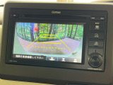 【バックカメラ】駐車時に後方がリアルタイム映像で確認できます。大型商業施設や立体駐車場での駐車時や、夜間のバック時に大活躍!運転スキルに関わらず、今や必須となった装備のひとつです!