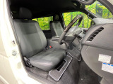 運転席シート廻りは使用感も少なく、良好な状態となっています。丁寧に使われていたことがよくわかりますね。