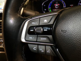 【ステアリングリモコン】ステアリングにオーディオ調節可能なスイッチが装備されていますので運転中でも視線をそらさずにオーディオの調節が可能です!