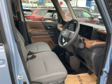 運転席まわりは、使用感も少なく良好な状態です。