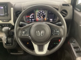 ハンドルにHondaセンシング系のクルーズコントロールやレーンキープアシストなどのスイッチと、オーディオの操作スイッチが装備されています。ハンドルから手を離さず安全に操作できます。