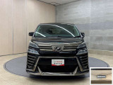 お車購入のポイントとなるフロントマスクです。上質で迫力あるデザインですね☆☆