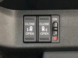 リアドアは乗り降りに便利な両側電動スライドドアです。また運転席に座っていながらスイッチ操作で自在にスライドドアを開け閉めできます。