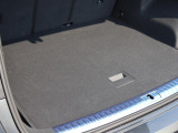 Audi正規ディーラーが高品質をお約束。高度な訓練・教育を受けたAudi専任メカニックが、100項目にもおよぶ精密な点検を実施。すべてクリアしたAudi車だけ、あなたのお手元に届けられるのです