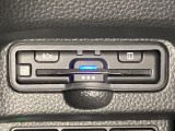 ハンドルの左下にETCがついています。高速道路の料金所の通過も楽々です。 カードの取り出しもしやすい場所についています。